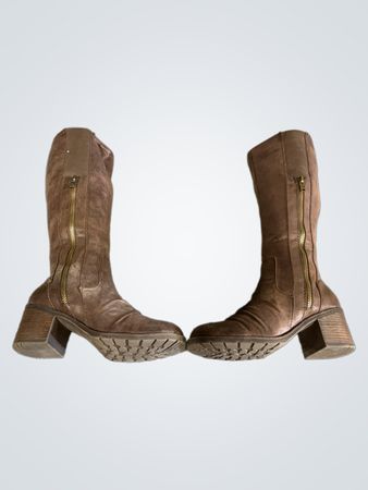 Braune kniehohe Stiefel mit Reißverschlüssen