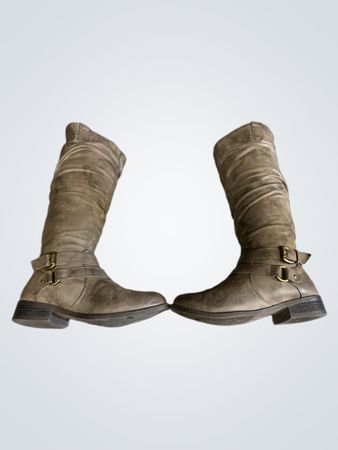 Bottes brun hautes jusqu'au genou avec détail de boucle