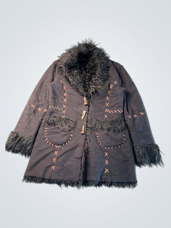 Schwarze Jacke mit Kunstfellbesatz und Toggle-Verschlüssen