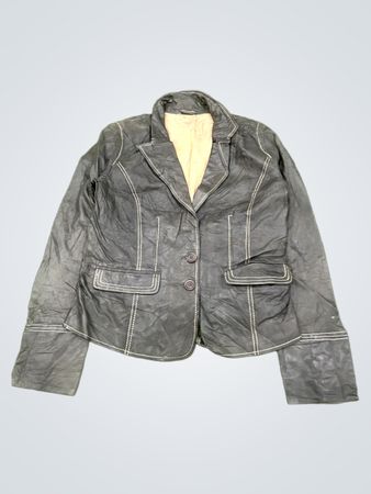 Blazer preto com costura branca