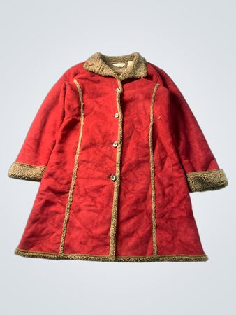 Veste rouge semblable à du daim avec garniture en Sherpa