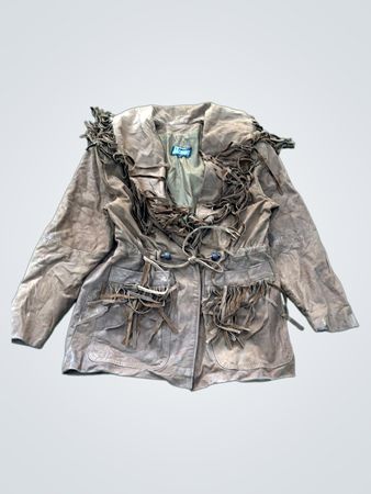 Chaqueta marrón de piel con flecos