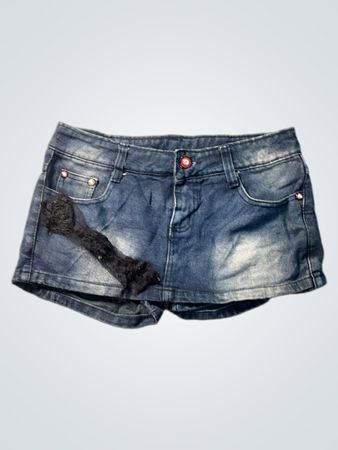 Blaue Jeansshorts mit Used-Details