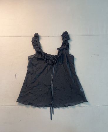 Schwarzes Rüschen-Camisole mit Bindeband
