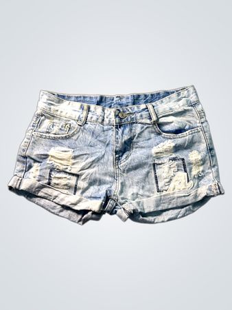 Jeansshorts mit Destroyed-Look