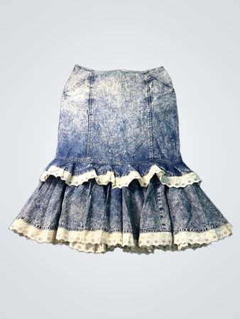 Acid-Wash-Jeans-Minirock mit Rüschen und Spitzenbesatz