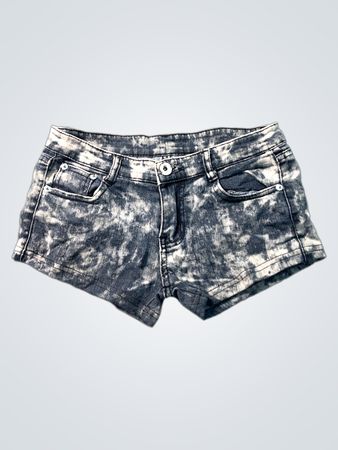 Jeansshorts mit Used-Waschung