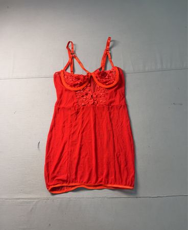 Rotes Unterwäsche-Kleid