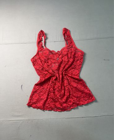 Rotes Spitzen-Camisole