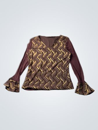 Braunes Langarmshirt mit ausgestellten Ärmeln und goldenem Wellenmuster