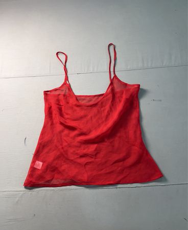 Rotes transparentes Trägerhemd