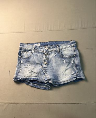 Jeansshorts mit Knopfleiste