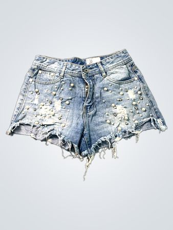 Denim-Shorts mit Perlen und Rissen