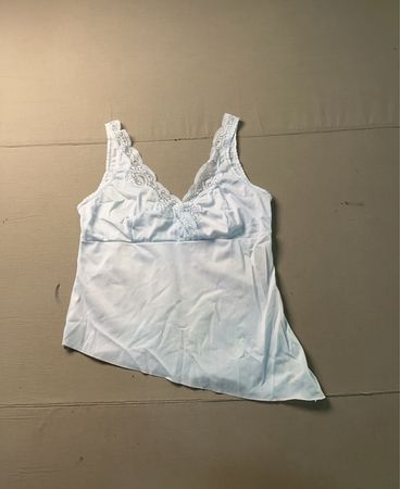 Hellblaues Spitzenbesatz-Cami
