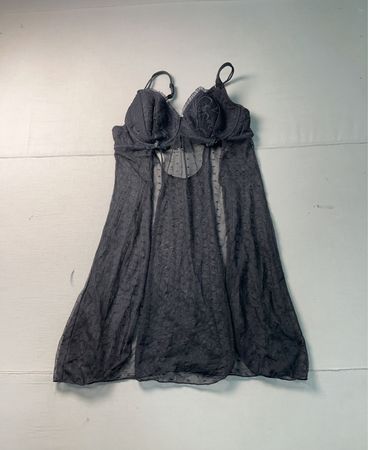 Schwarzes transparentes Babydoll-Negligé mit Punkten