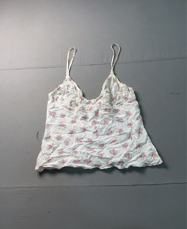 Weiße Camisole mit Blumenmuster und Spitzenbesatz