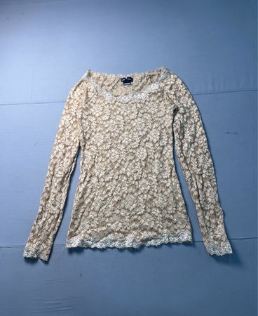 Beige Spitzen-Top mit langen Ärmeln