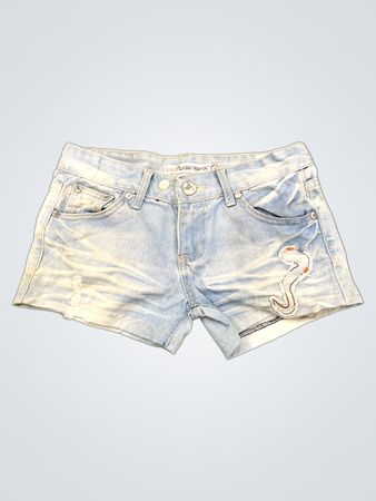 Hellblaue Denim-Shorts mit gestickter Schlange und X-Detail