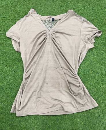 Heartsoul Women's V-Ausschnitt gerafftes T-Shirt mit Spitzenrücken