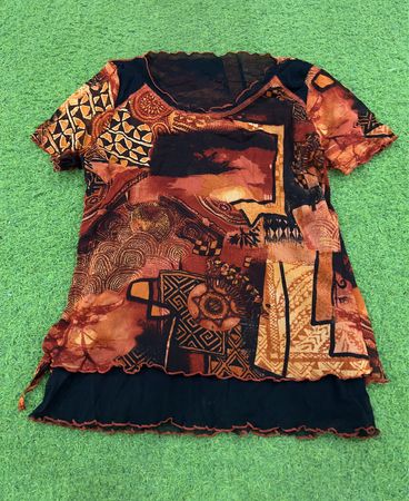 Lagenlook-Top mit abstraktem Druck