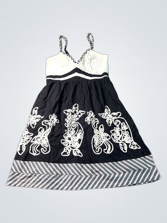 Rossa M schwarzes und weißes besticktes Kleid