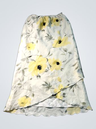 Traditioneller kleiner Rock mit Blumenmuster