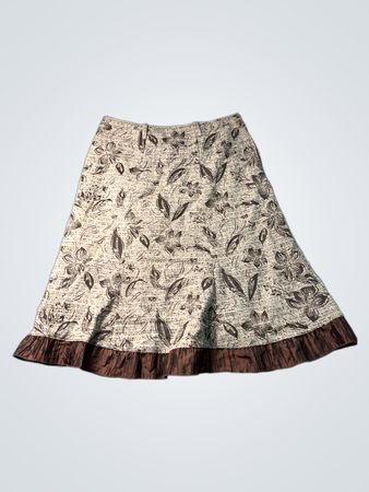 Anya Eva Midirock mit Blumenprint