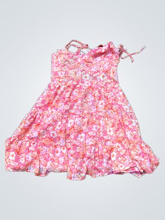 Rosa geblümtes, gestuftes Minikleid