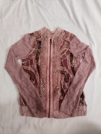 Pinke Spitzen-Bomberjacke mit Paillettenverzierungen