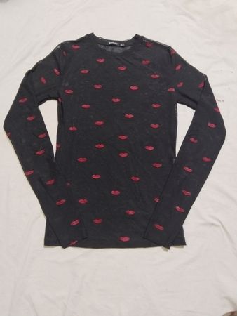 Stradivarius Schwarzes Netz Langarm-Lippenmuster-Top