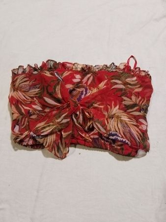 Rotes floral gepufftes Tubetop