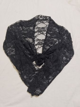 Schwarzes Spitzenbolero