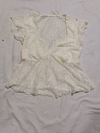  weisse Spitzen-Peplum-Bluse