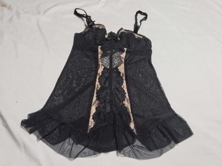 Schwarze Spitzenchemise