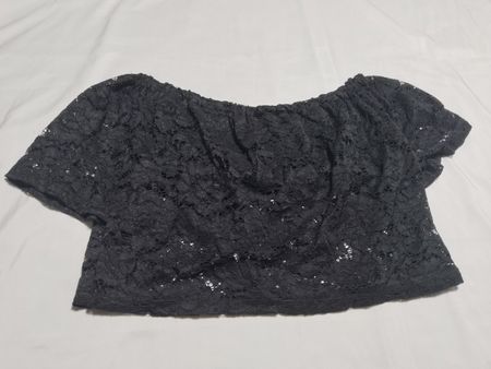 Terranova Schwarzes Spitzen-Top mit schulterfreiem Schnitt