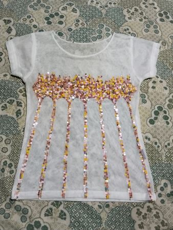 Durchsichtiges weißes T-Shirt mit Pailletten