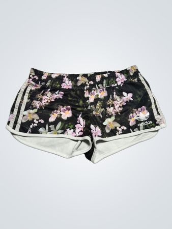 Adidas Blumenshorts für den Lauf