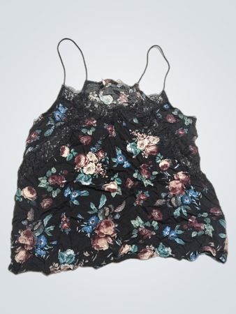 Linkes florales Spitzen-Trim-Cami-Top