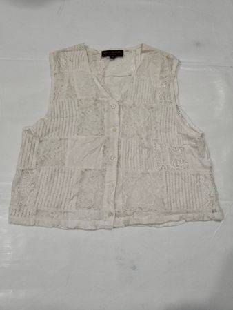 MARTA DA LEGARE Created by Marta Hansen White Lace Vest