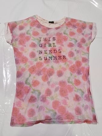 Dieses Mädchen braucht Sommer Baby Meer T-Shirt