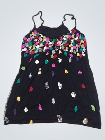 Schwarzes Kleid mit bunten Pailletten