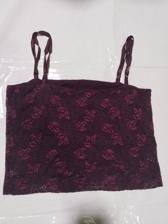 Lila Spitzen-Camisole