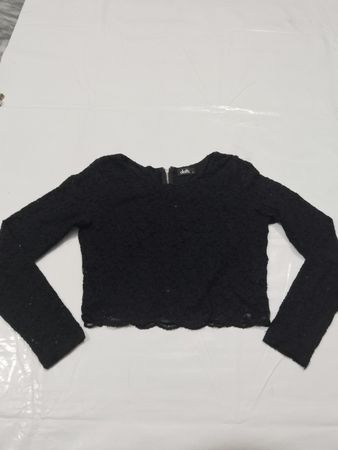 Schwarzes Spitzen-Crop-Top