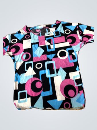 All Things T-Shirt mit geometrischem Druck