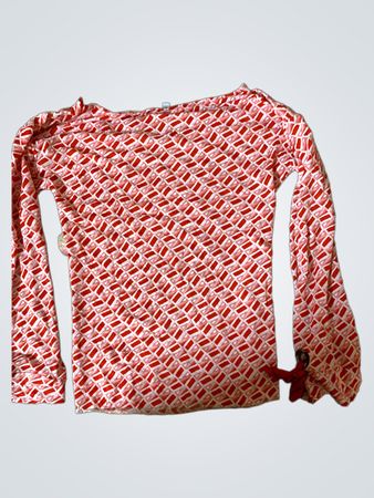 Rote und weiße gemusterte Langarmbluse