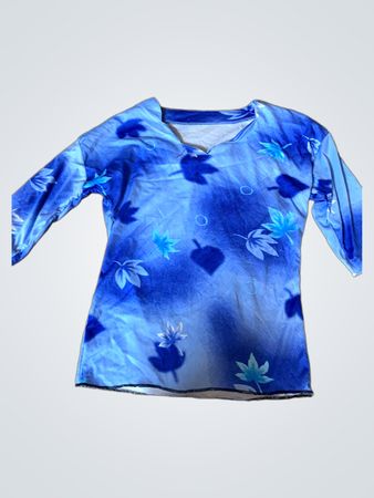 Langärmliges Hemd mit blauem Blattdruck