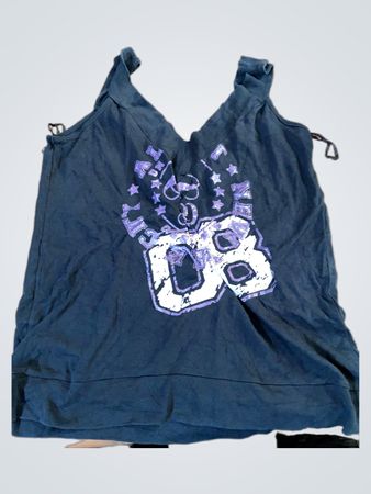 Schwarzes T-Shirt mit "CITY 8" Grafik