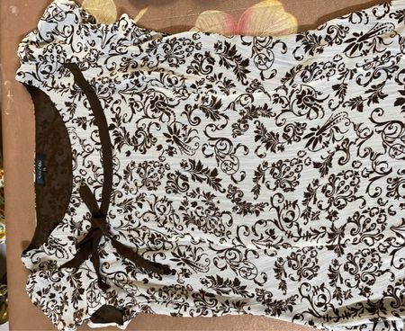 Gemusterte Bluse für Frauen mit Schleifendetail
