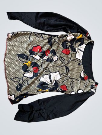 Long sleeve floral print top
