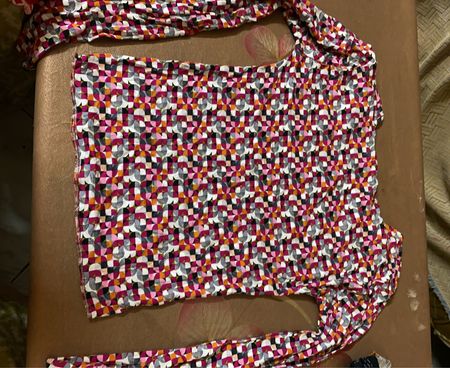 Langarm-Geometrie-Druck-Oberteil